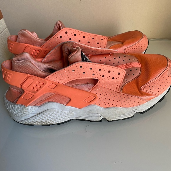Women’s Huarache - Picture 1 of 5